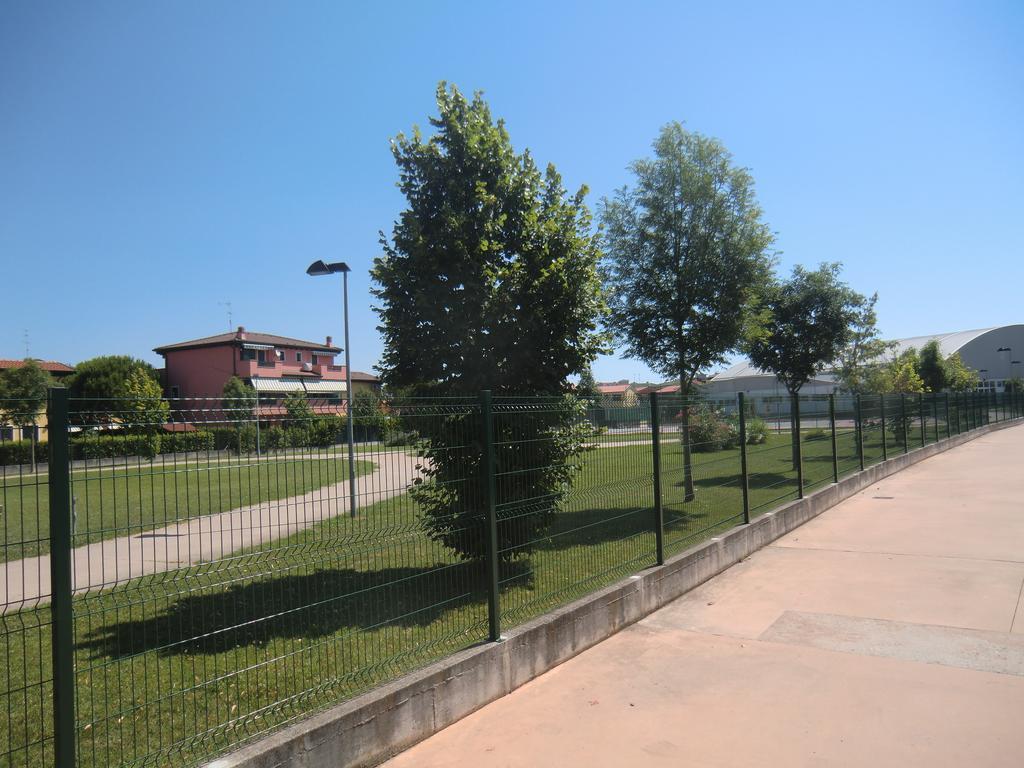 Residence Villaggio Dei Fiori Con Piscina E Posto Spiaggia Incluso Caorle Kamer foto