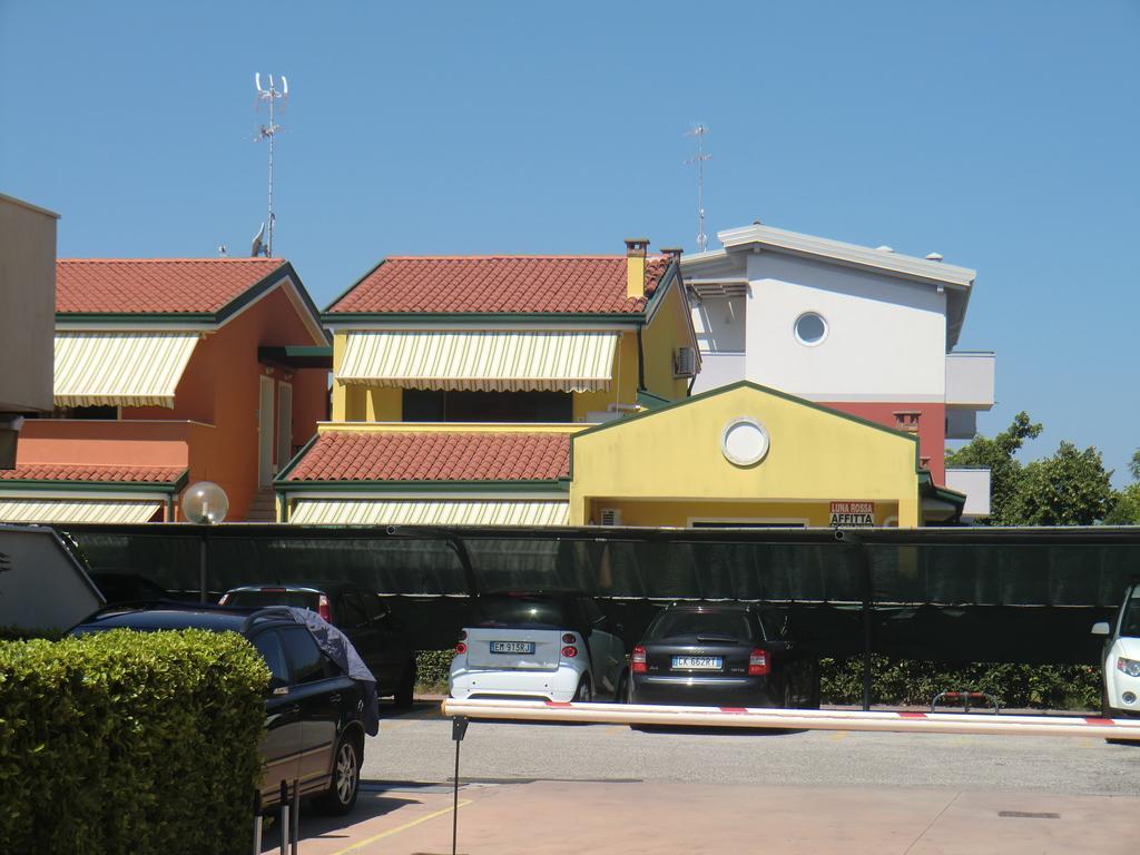 Residence Villaggio Dei Fiori Con Piscina E Posto Spiaggia Incluso Caorle Kamer foto