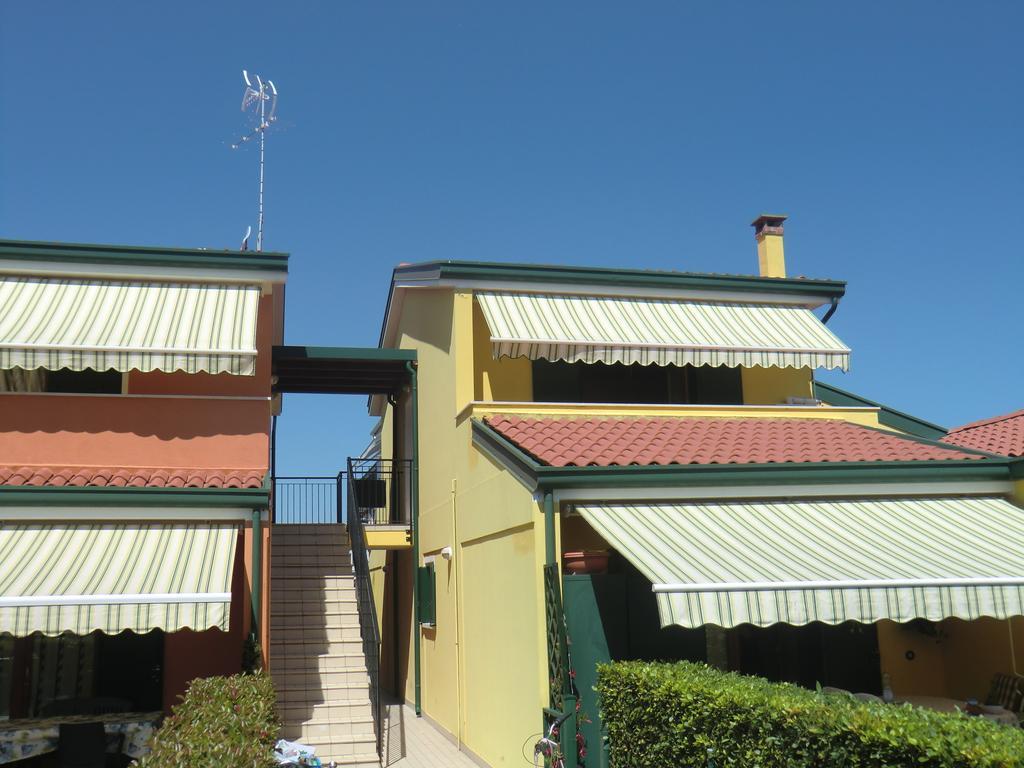 Residence Villaggio Dei Fiori Con Piscina E Posto Spiaggia Incluso Caorle Kamer foto