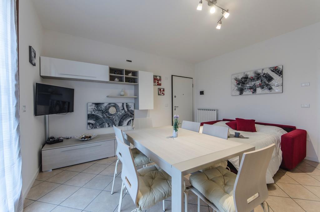 Residence Villaggio Dei Fiori Con Piscina E Posto Spiaggia Incluso Caorle Kamer foto