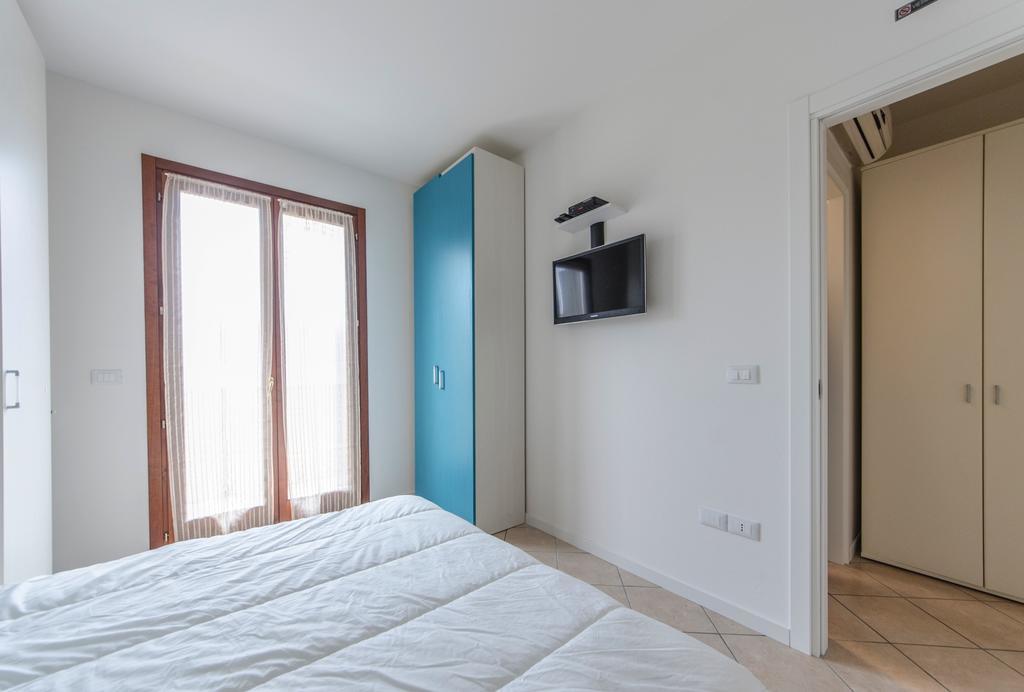 Residence Villaggio Dei Fiori Con Piscina E Posto Spiaggia Incluso Caorle Kamer foto