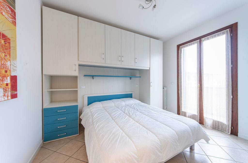 Residence Villaggio Dei Fiori Con Piscina E Posto Spiaggia Incluso Caorle Kamer foto